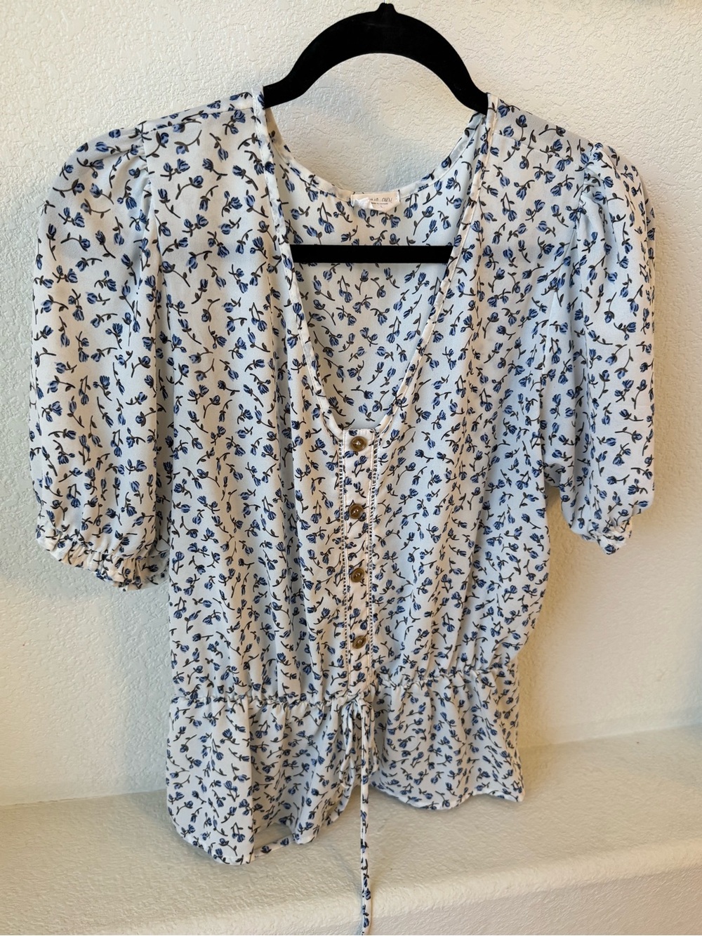White and Blue Floral peplum Puff Sleeve Top